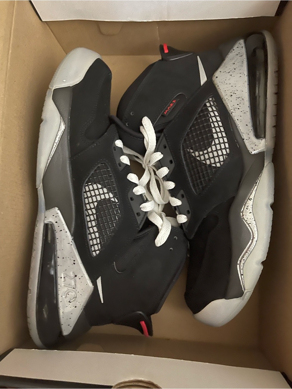 Jordan Mars 270 – Size 8.5 (Black/Reflect Silver/Fire Red)